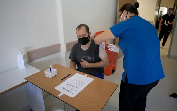 koronavirus-asilamasinda-yeni-donem-bakan-koca-duyurmustu-1624434492579.jpg Koronavirüs aşılamasında yeni dönem! Bakan Koca duyurmuştu - 2