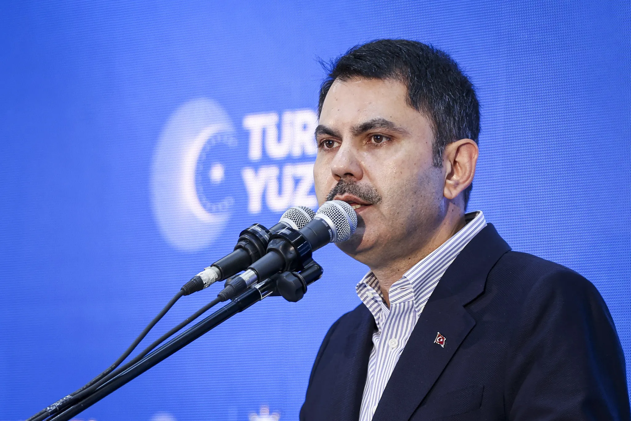 Bakan Kurum'dan Özel'e deprem konutu tepkisi: Milletimiz bizi bilir gölge etmeyin