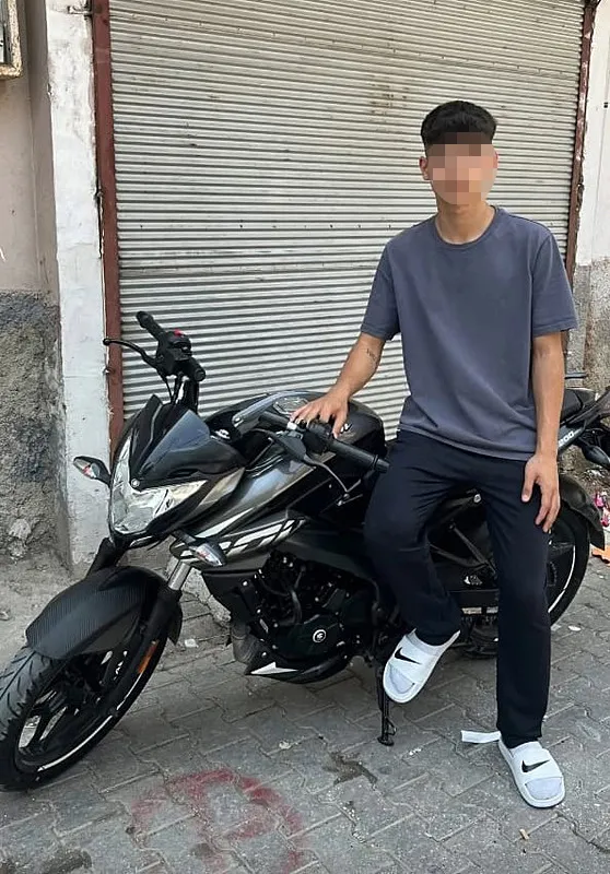 adanada-amca-yegenini-yakmisti-o-anlarin-goruntusu-ortaya-cikti-1750923515470.jpg Amcası tarafından yakılan Deniz K. (İHA)