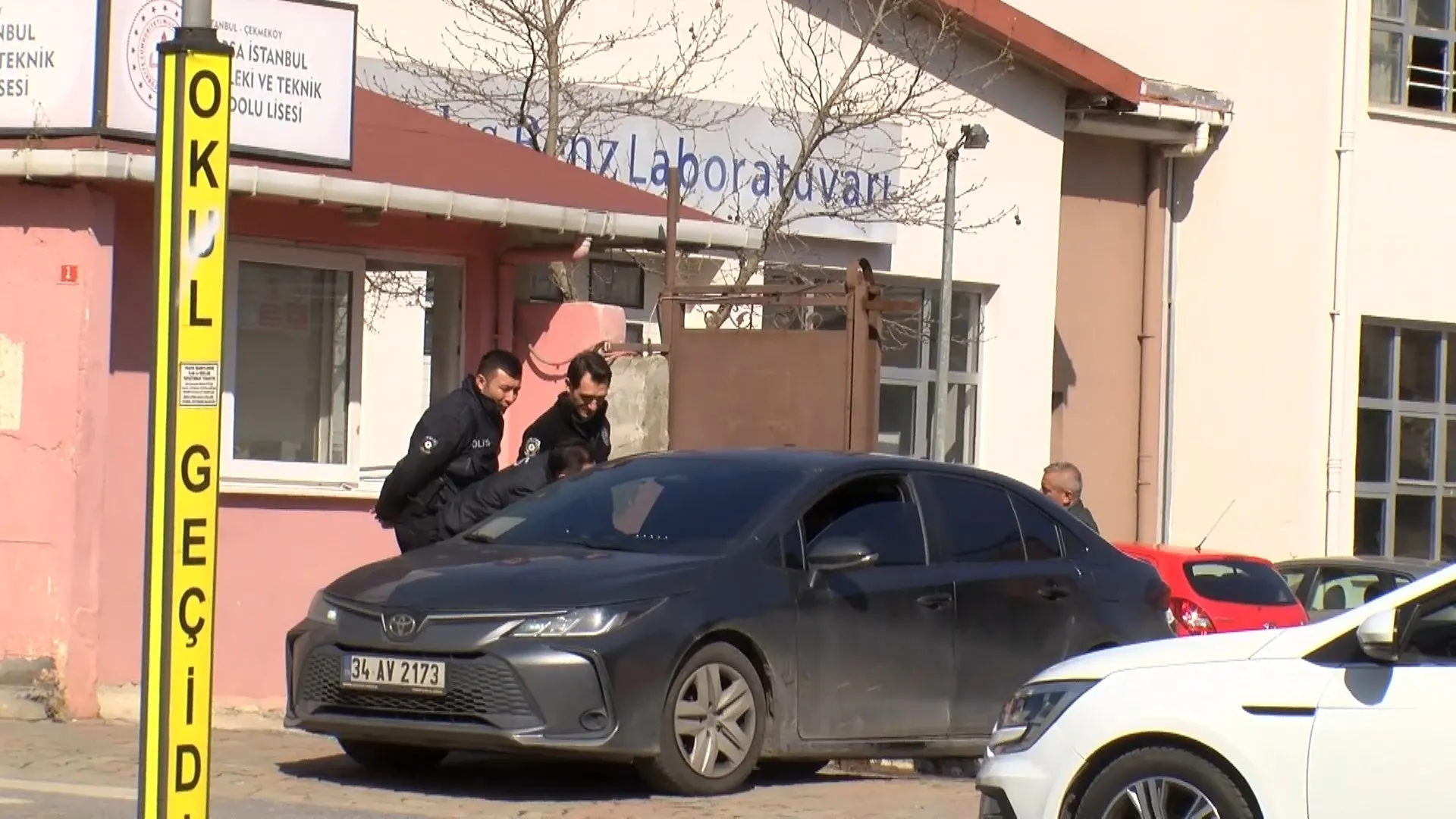 Okulda bıçaklı vahşet! Liseli saldırgan dehşet saçtı: Ağır yaralanan öğretmen hayatını kaybetti