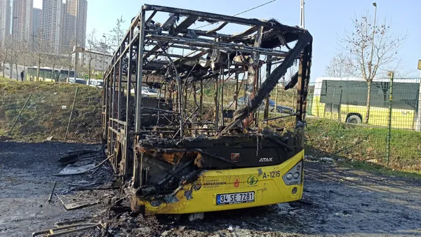 son-dakika-basaksehirde-iett-otobusleri-carpisti-cok-sayida-yarali-var-1644138556851.jpg Son dakika: Başakşehir'de İETT otobüsleri çarpıştı! Çok sayıda yaralı var - 6