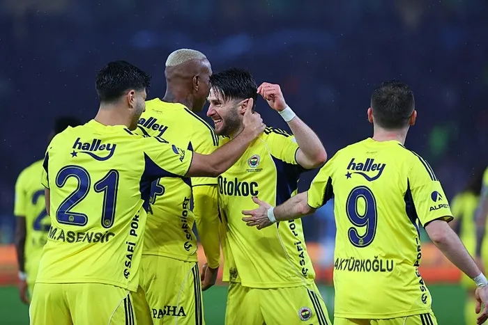 yonetim-harekete-gecti-fenerbahcede-ayrilik-sesleri-1771773021312.jpeg Yönetim harekete geçti! Fenerbahçe’de ayrılık sesleri - 2