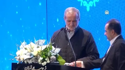 Pezeşkiyan Türkçe şiir okurken uyarıldı