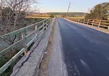 Her araç geçtiğinde beşik gibi sallanıyor