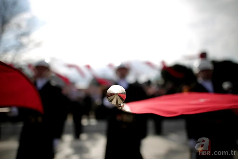Çanakkale Zaferi'nin 108. yıl dönümü! "Çanakkale geçilmez" yazılı altın madalya Türk bayrağına takıldı 6
