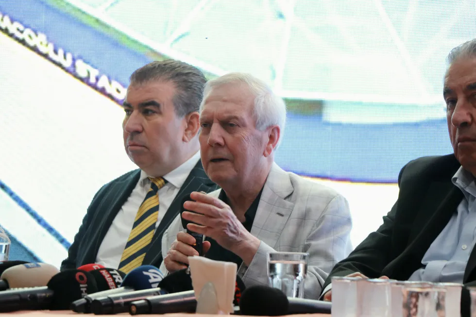 Aziz Yıldırım’dan Fenerbahçe’ye çifte bomba: İmzalar için gün sayılıyor - 1