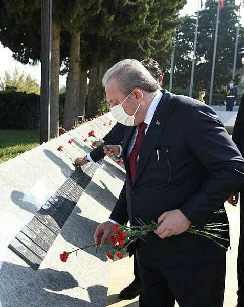 TBMM Başkanı Mustaf Şentop Azerbaycan ve Türk şehitliklerini ziyaret etti - 3