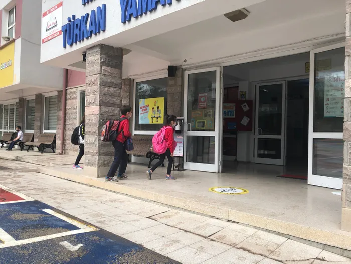 Son dakika: İlkokul ve ana sınıflarında yüz yüze eğitim başladı - 3