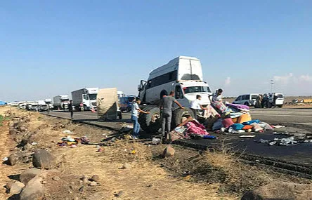 Son dakika: Diyarbakır'da TIR ile minibüs çarpıştı: 1 kişi öldü 19 kişi yaralandı - 1