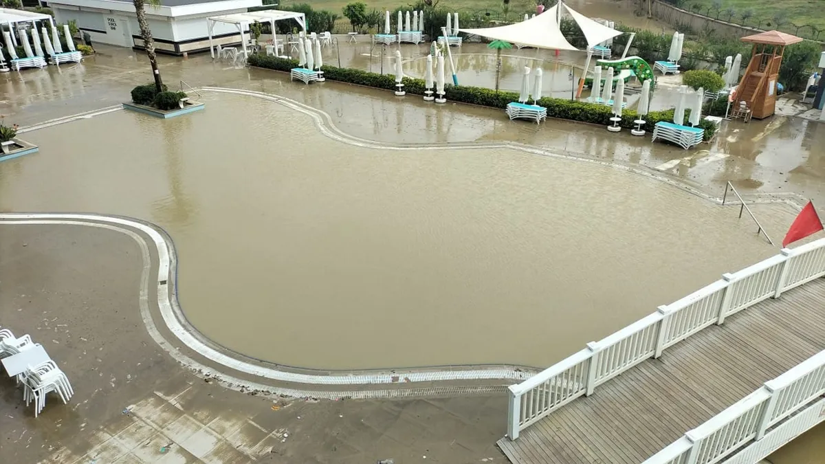 Antalya'yı sel vurdu! Turuncu alarm sonrası bölge teyakkuzda | A Haber selin vurduğu bölgede