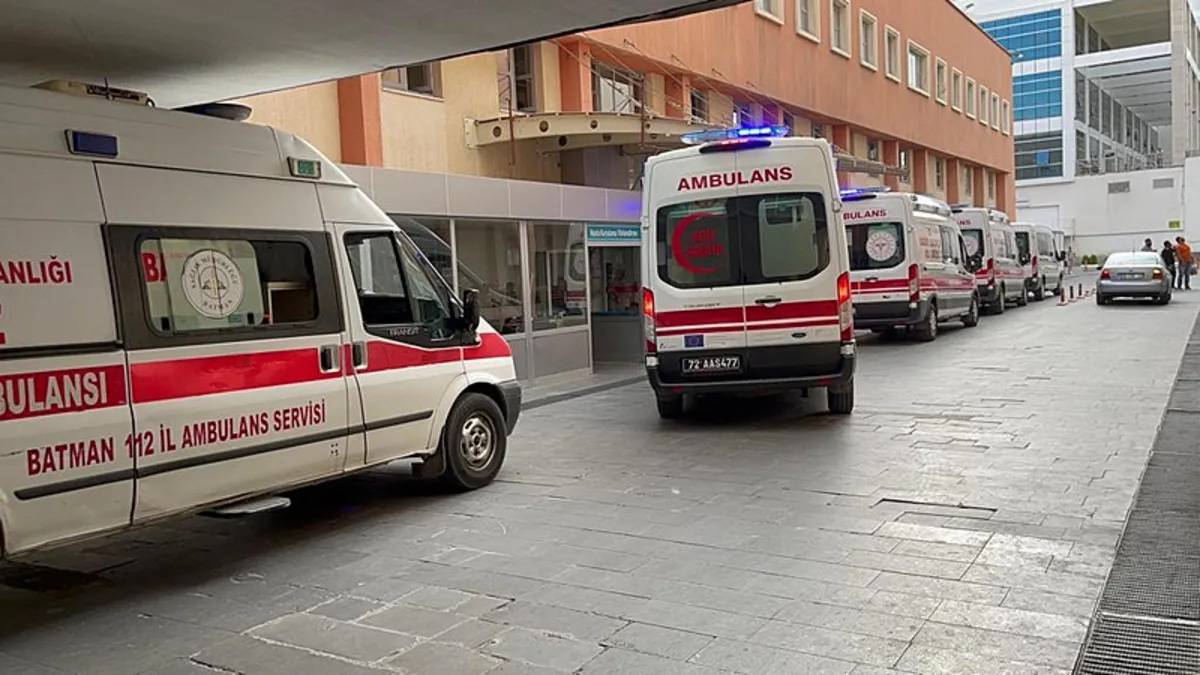 Batman'da bıçaklı kavga! 3 yaralı 2 gözaltı