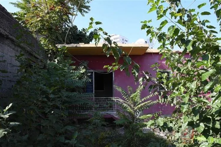 Mersin'de gizemli kazı! Kırmızı ev uydu görüntülerine kapatıldı 1