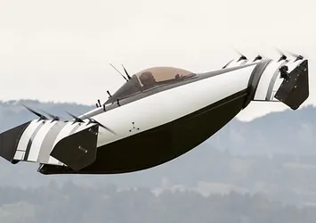 Uçan araba "BlackFly" tanıtıldı