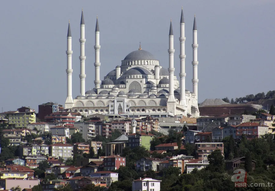 Minarelerin gölgesinde bir şehir: Ayasofya’dan Çamlıca’ya İstanbul’un camileri 13