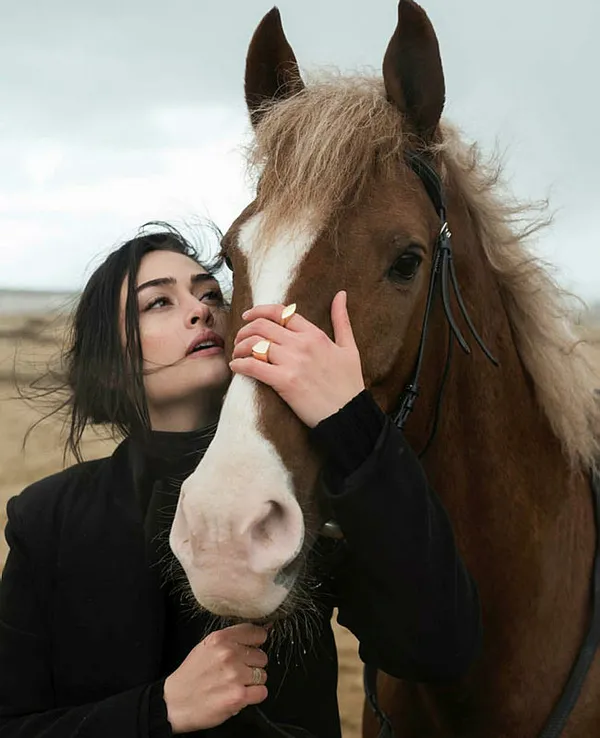 halime-hatun-karakteriyle-pakistanda-yildiz-olan-esra-bilgic-paraya-para-demiyor-1673501744287.jpg ‘Halime Hatun’ karakteriyle ünü sınırları aşan Esra Bilgiç sessiz sedasız milyoner oldu - 1