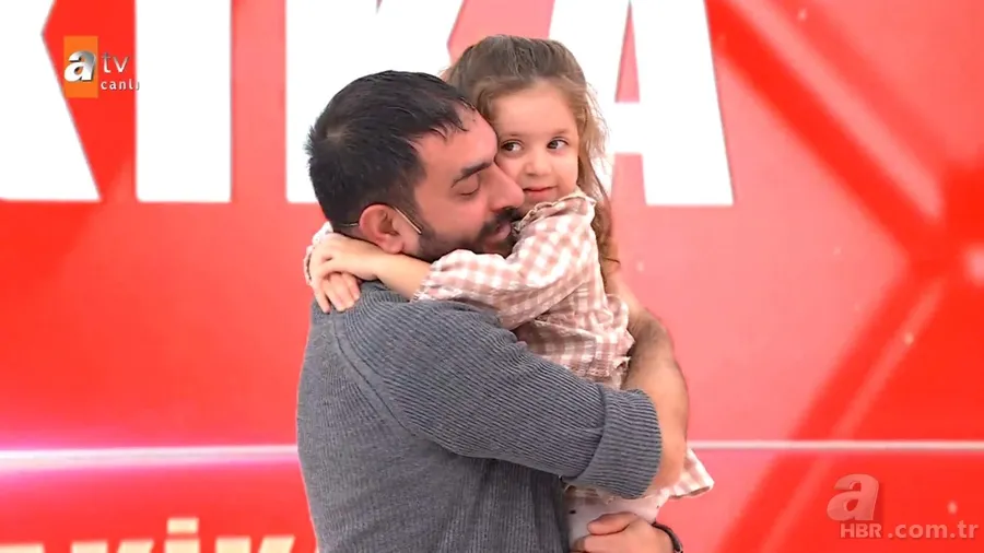 33 yıllık hasret Müge Anlı’da bitti! Turan Çelik oğluna canlı yayında kavuştu! Dede torunun kucaklaşması gözyaşlarına boğdu 13