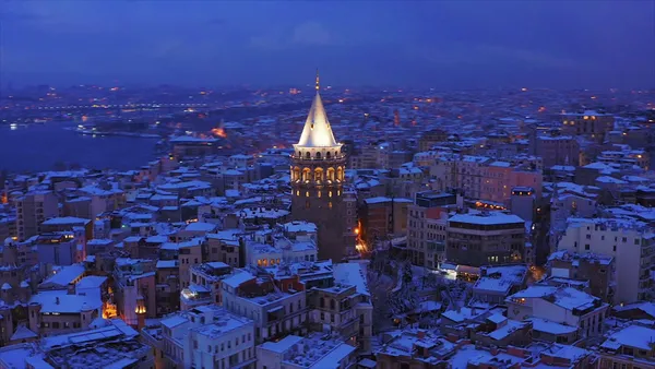 istanbulda-masalsi-manzara-beyazlar-icindeki-galata-kulesi-hayran-birakti-1643782814237.jpg İstanbul’da masalsı manzara! Beyazlar içindeki Galata Kulesi hayran bıraktı - 2