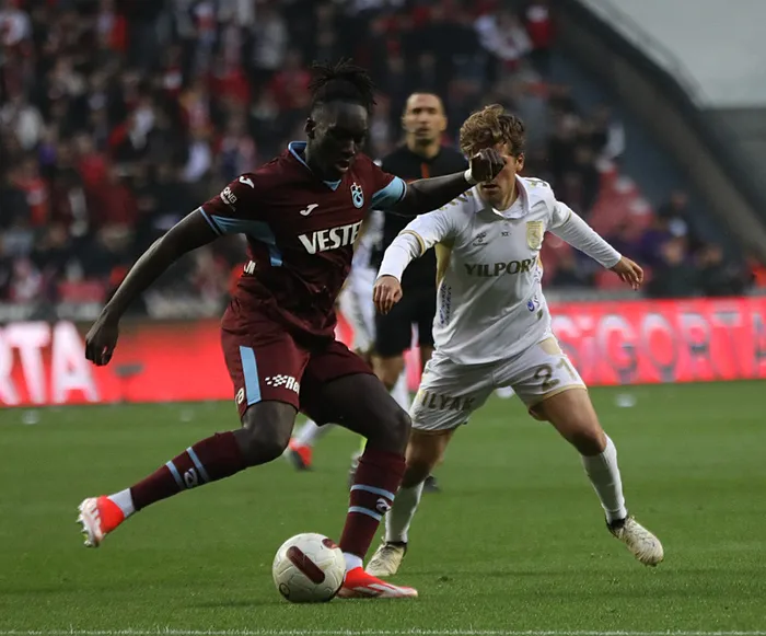 super-ligde-karadeniz-derbisi-samsunspor-trabzonspor-macinda-ilk-duduk-1714842680971.jpg Süper Lig'de Karadeniz derbisi Samsunspor'un! - 4