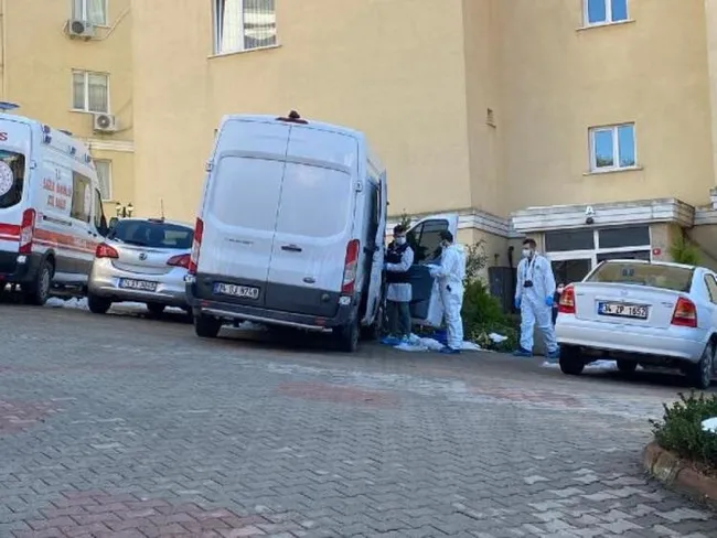 İstanbul'da cani koca boşanma aşamasında olduğu eşinin kafasına dambıl ile vurarak öldürdü - 4