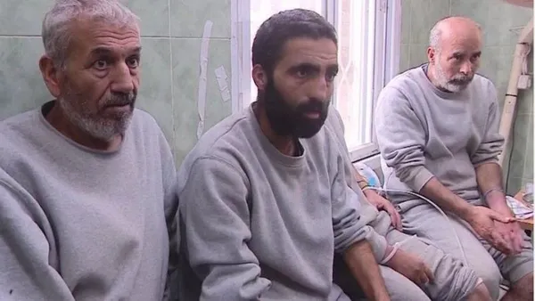 1702969942322.jpg Katil İsrail'den gözaltındaki Filistinlilere insanlık dışı muamele! Yaşadıkları kan dondurdu: Taciz ettiler, tükürdüler, hepimiz dövüldük - 6