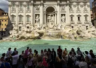 Trevi Çeşmesi'ne para atmak artık ücretli