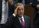 Bakan Hulusi Akardan salonu ayağa kaldıran asker selamı