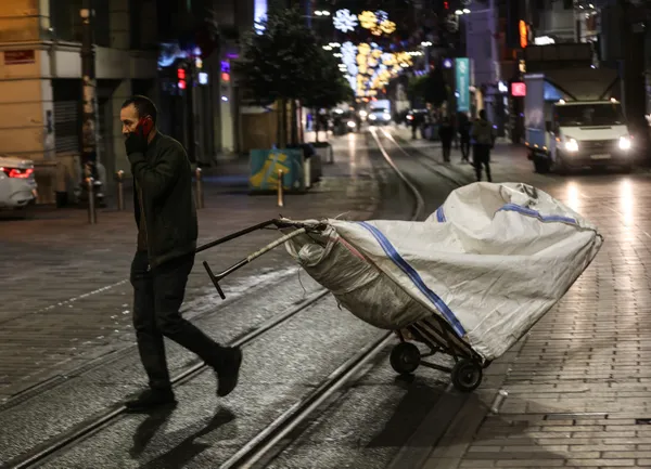 Son dakika: İstiklal Caddesi’ndeki hain saldırı sonrası dikkat çeken detay: Gece yarısı hepsi kaldırıldı