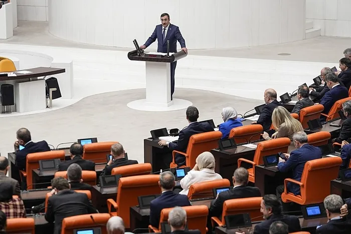 cevdet-yilmaz-enflasyonu-2027de-yeniden-tek-haneli-rakamlara-indirmeyi-hedefliyoruz-1766352861322.jpeg Cevdet Yılmaz: Enflasyonu 2027’de yeniden tek haneli rakamlara indirmeyi hedefliyoruz - 2