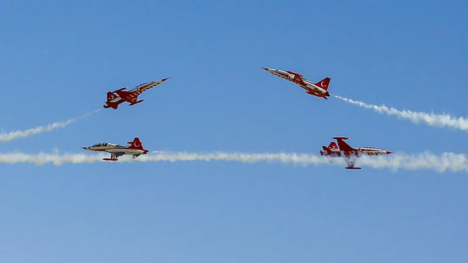 "Türk Yıldızları" nefesleri kesti! Bir ilk olarak tarihe geçtiler
