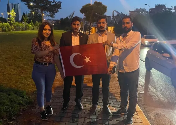 memleket-partisi-milletvekili-adayi-koray-kurttan-baskan-erdogana-destek-1683989923050.jpg Memleket Partisi milletvekili adayı Koray Kurt'tan Başkan Erdoğan'a destek - 1