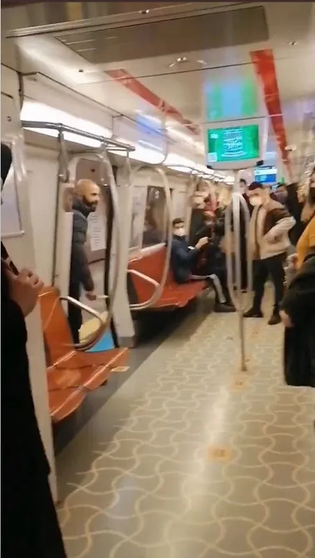 kadikoy-tavsantepe-metrosunda-anne-kiza-bicakla-saldiran-sahsin-yargilandigi-davada-gelisme-18-yil-3-ay-hapsi-1664281310807.jpg Metroda bıçağıyla kadınları tehdit eden Emrah Yılmaz'ın cezası belli oldu - 3