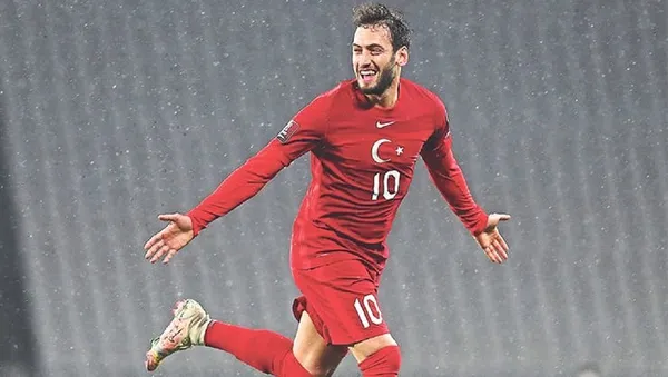 Hakan Çalhanoğlu’nun menajerine ulaşan 3 teklif! EURO 2020 kadrosuna yönelik ilk resmi teklif yapıldı