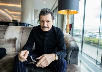 61 yaşındaki Burhan Öçal baba oldu