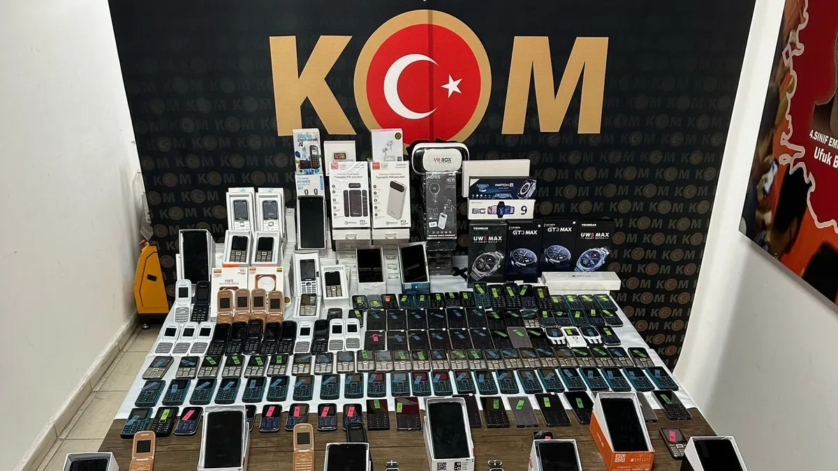 Karabük'te kaçakçılık operasyonu! Çok sayıda telefon ve elektronik eşya ele geçirildi