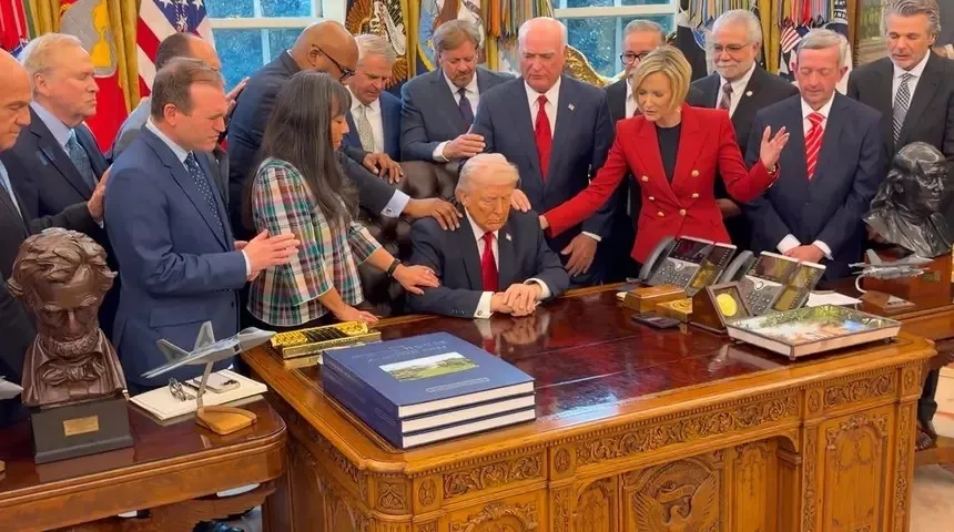 oval-ofiste-sir-ayin-trumpi-kusatan-evanjelist-ve-siyonist-lobi-desifre-oldu-1773005354240.jpeg Oval Ofis’te sır ayin! Trump’ı kuşatan Evanjelist ve siyonist lobi deşifre oldu - 4