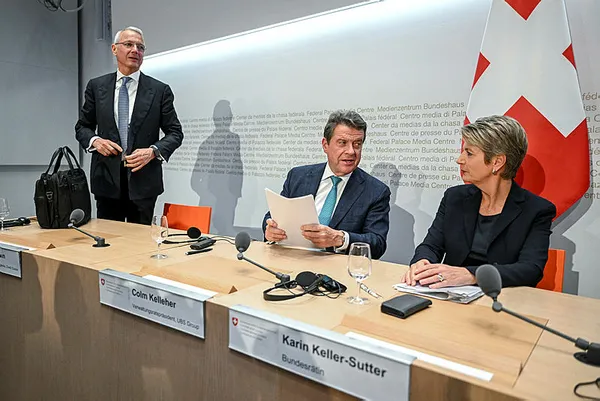ubs-credit-suissei-satin-aliyor-1679261573558.jpg UBS iflasın eşiğindeki Credit Suisse'i satın alıyor - 2