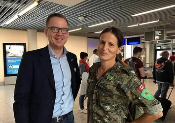 Eski manken YPJ forması giydi