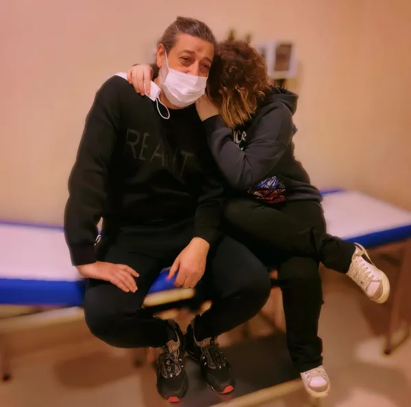 deniz-ugur-ve-ailesinden-kotu-haber-sedyeden-paylasti-1704204301868.jpg Deniz Uğur ve ailesinden kötü haber! Sedyedeki hallerini paylaştı - 2