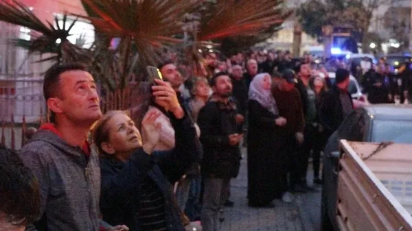 antalyada-ev-yangininda-kan-donduran-detay-anneannesini-ve-teyzesini-mutfaga-kilitleyip-olume-terk-etmis-1674302898447.jpg Antalya’da ev yangınında kan donduran detay! Anneannesini ve teyzesini mutfağa kilitleyip ölüme terk etmiş - 2