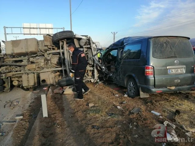 SON DAKİKA Beton mikseriyle minibüs çarpıştı! Ölü ve yaralılar var