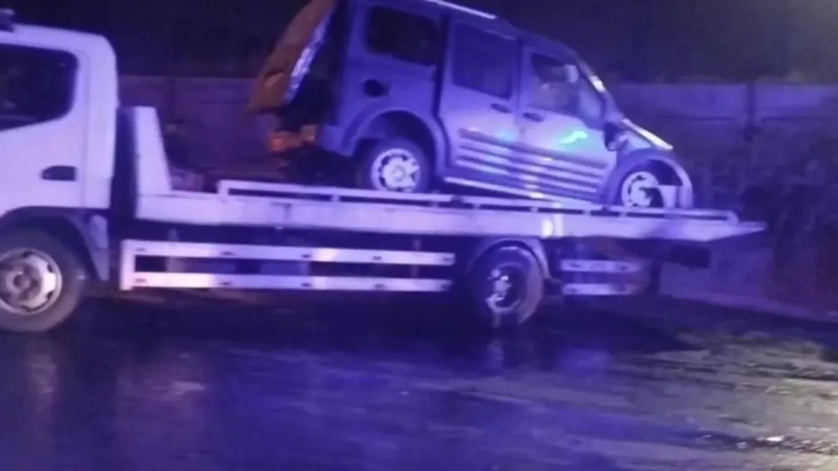 Tuzla'da feci kaza! Ters yöne geçen otomobil dehşet saçtı: 5 yaralı