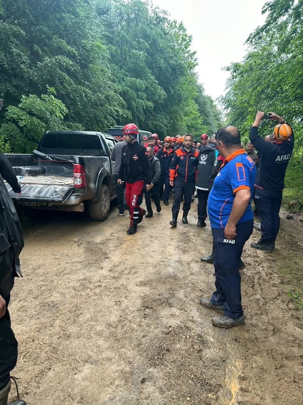 Kocaeli'de ATV'yle bayram ziyaretinden dönen kadın ile oğlu dere kenarında ölü bulundu - 1