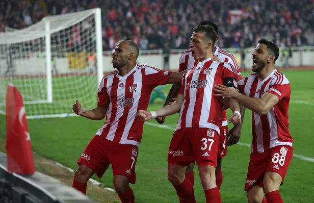sivasspor-galatasaray-muhtemel-11ler-sivasspor-gs-maci-ne-zaman-saat-kacta-hangi-kanalda-1672318691817.jpg Sivasspor Galatasaray İLK 11'LER | Sivasspor-GS maçı ne zaman, saat kaçta, hangi kanalda? - 3