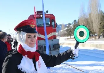 'Sarıkamış Ekspresi'ni Bakan Mahinur Özdemir Göktaş karşıladı!