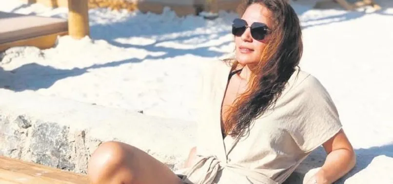 Özge Borak verdiği pozla modellere taş çıkardı