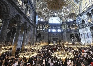 Şehitlerimiz için eller semaya açıldı