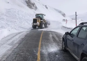 Son dakika: Şavşat Ardahan yoluna çığ düştü