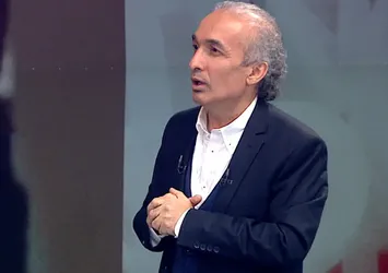 Can Dündar'ı protesto ettiği için evi basıldı!