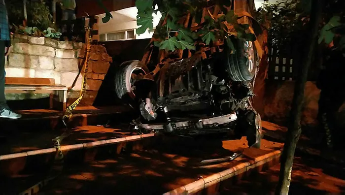 Kocaeli’de korkunç kaza: Fren yerine gaza bastı! Otomobiliyle merdivenlerden yuvarlandı