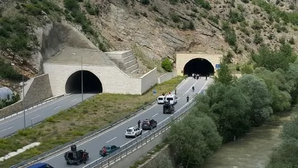 Gümüşhane'de askeri araca saldırı - 1